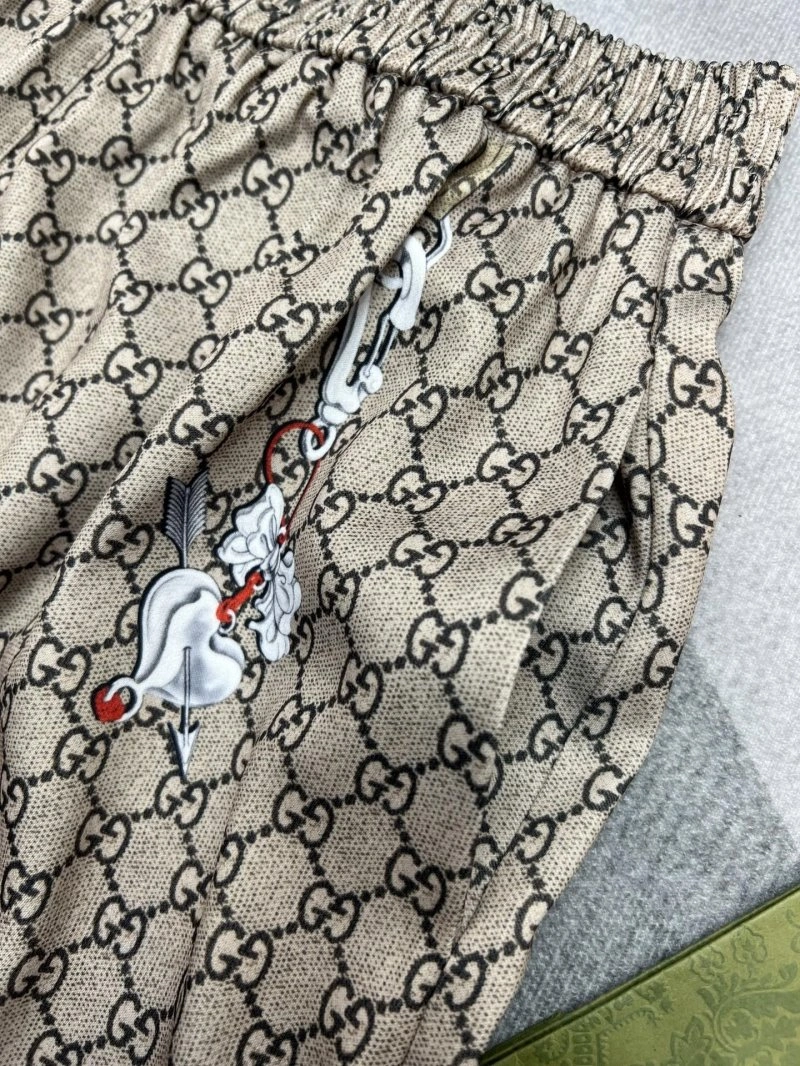 Gucci Short Suits Comfortable 124410