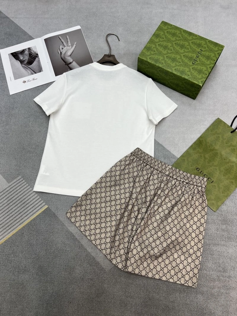 Gucci Short Suits Comfortable 124410