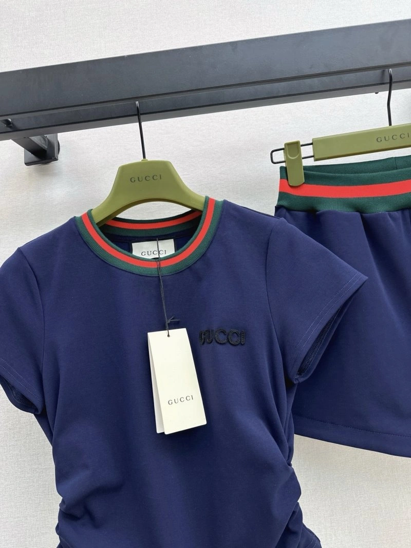 Timeless Gucci Short Suits 124382