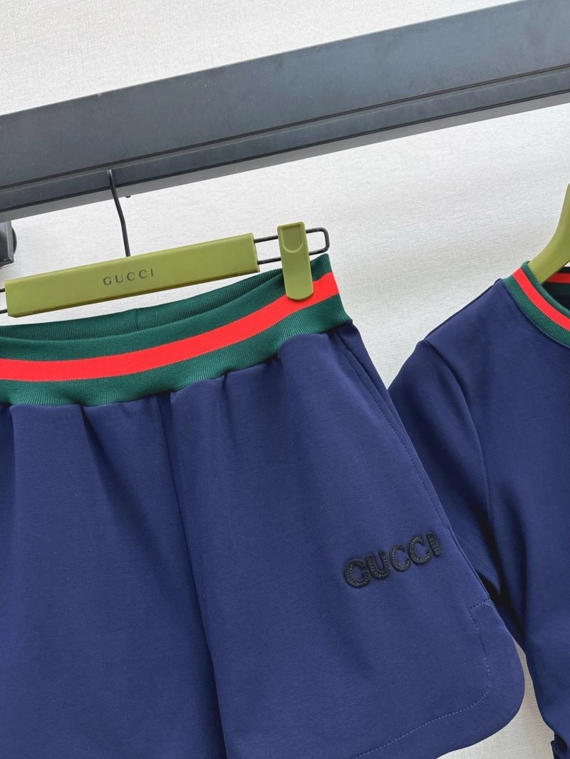 Timeless Gucci Short Suits 124382