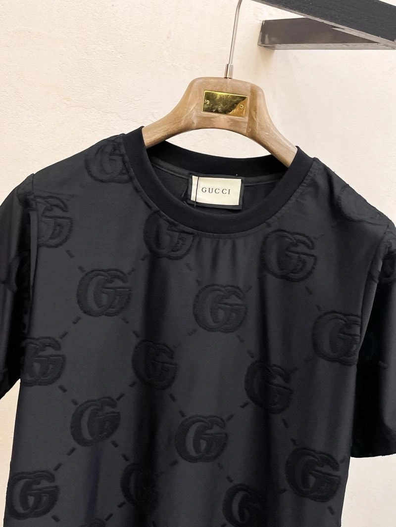 Minimalist Gucci Short Suits 126240