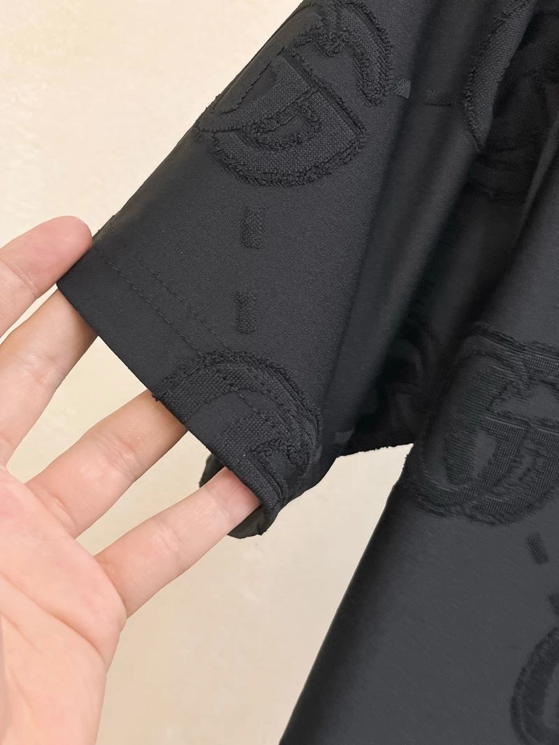 Minimalist Gucci Short Suits 126240