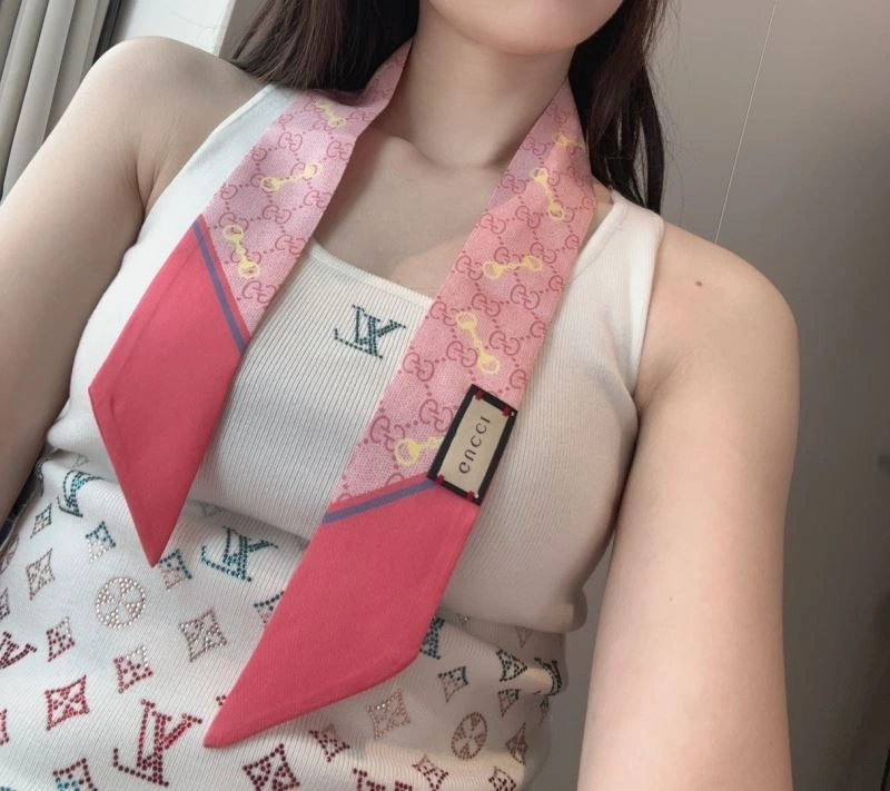 Gucci Silk Lightweight 272913