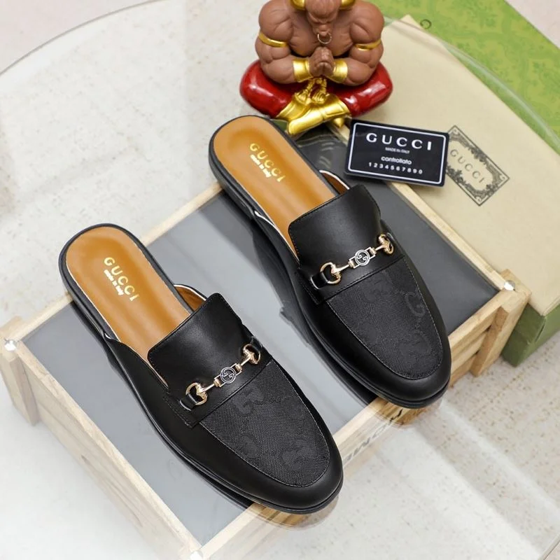 Versatile Gucci Slippers 23992