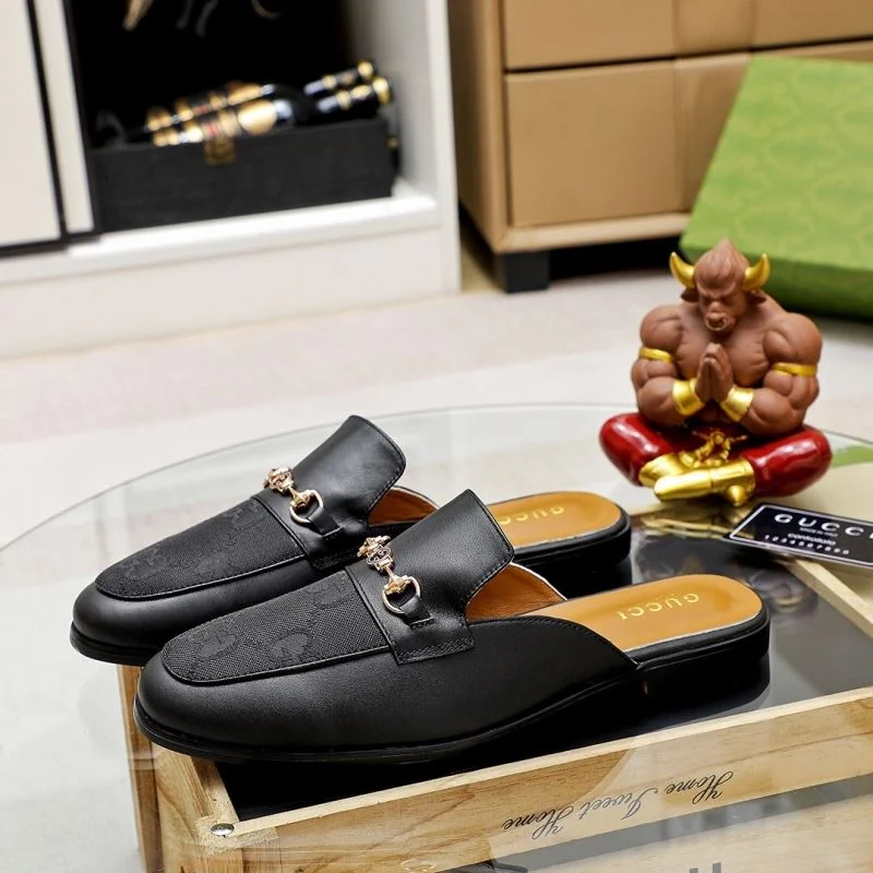 Versatile Gucci Slippers 23992