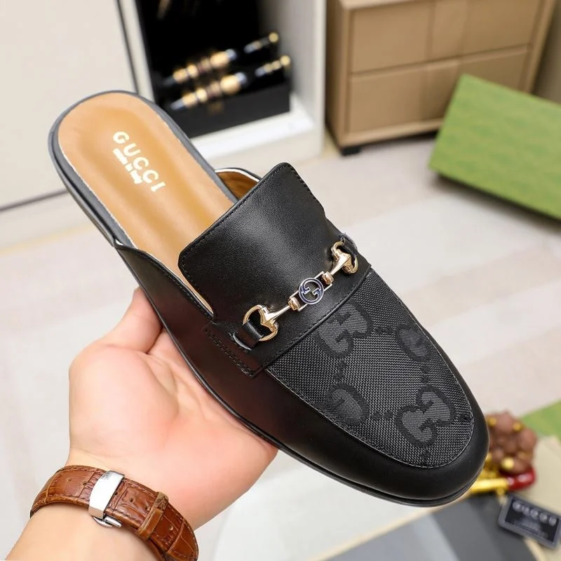 Versatile Gucci Slippers 23992