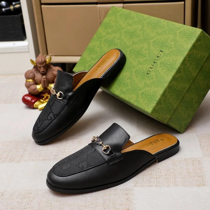 Versatile Gucci Slippers 23992