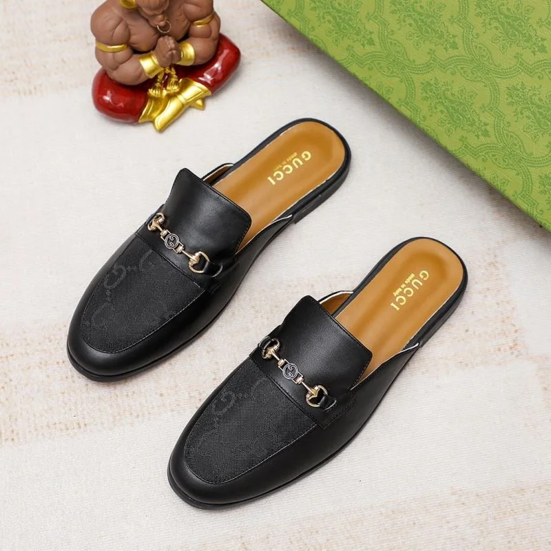 Versatile Gucci Slippers 23992