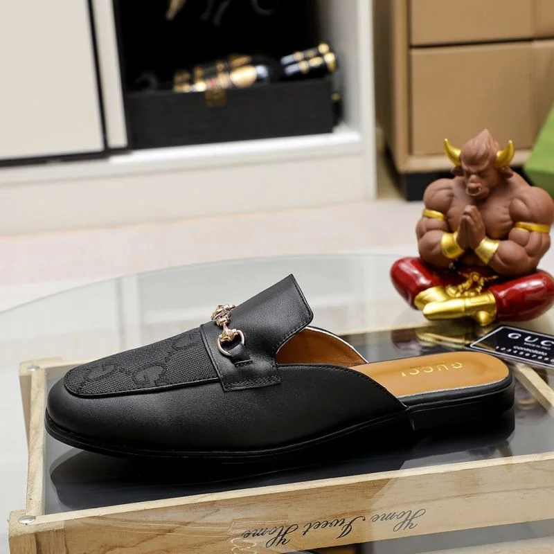 Versatile Gucci Slippers 23992