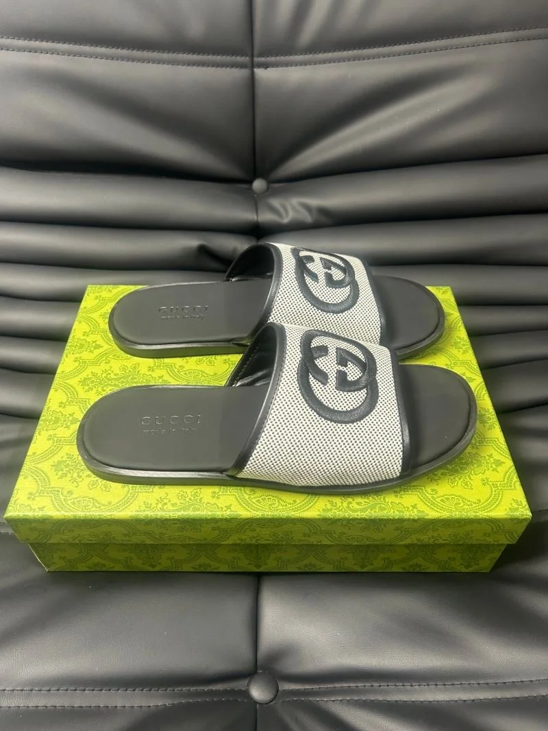 Gucci Slippers ZipUp 23989