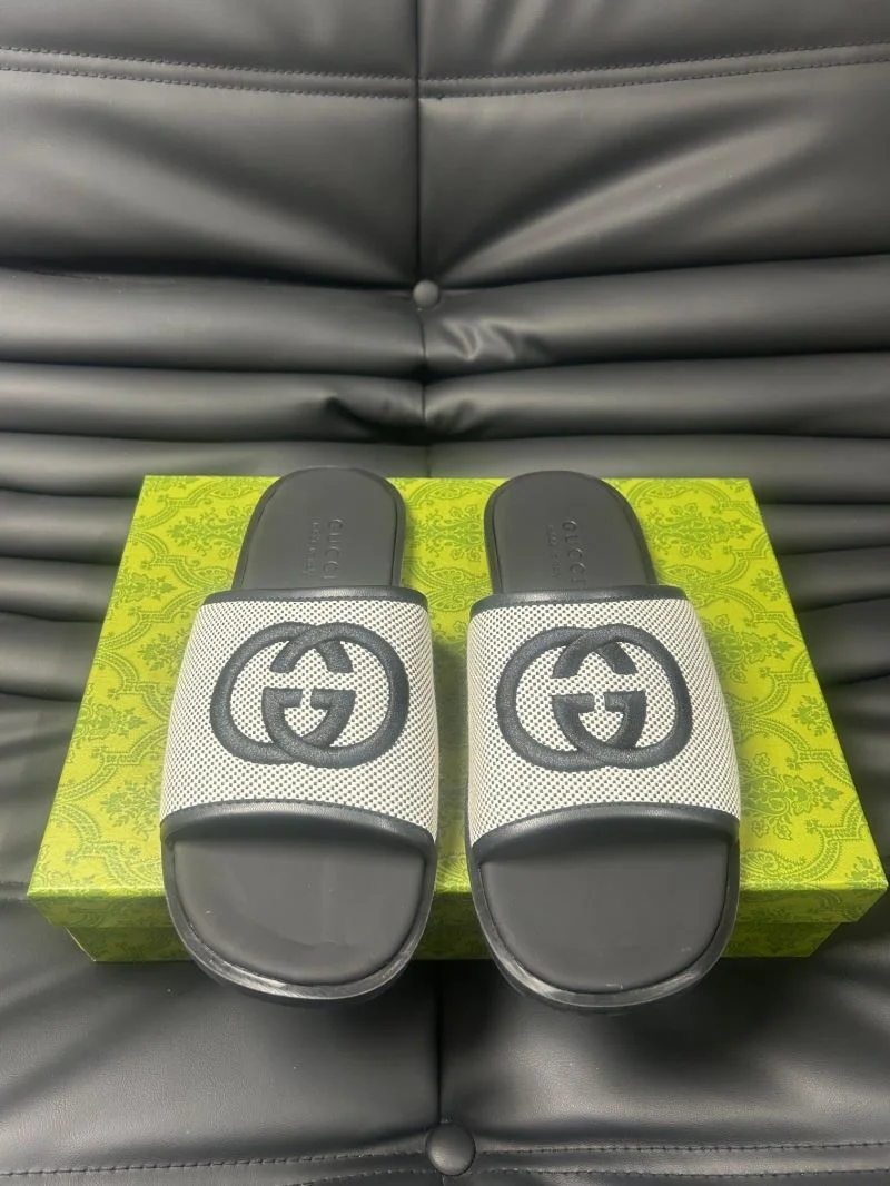 Gucci Slippers ZipUp 23989