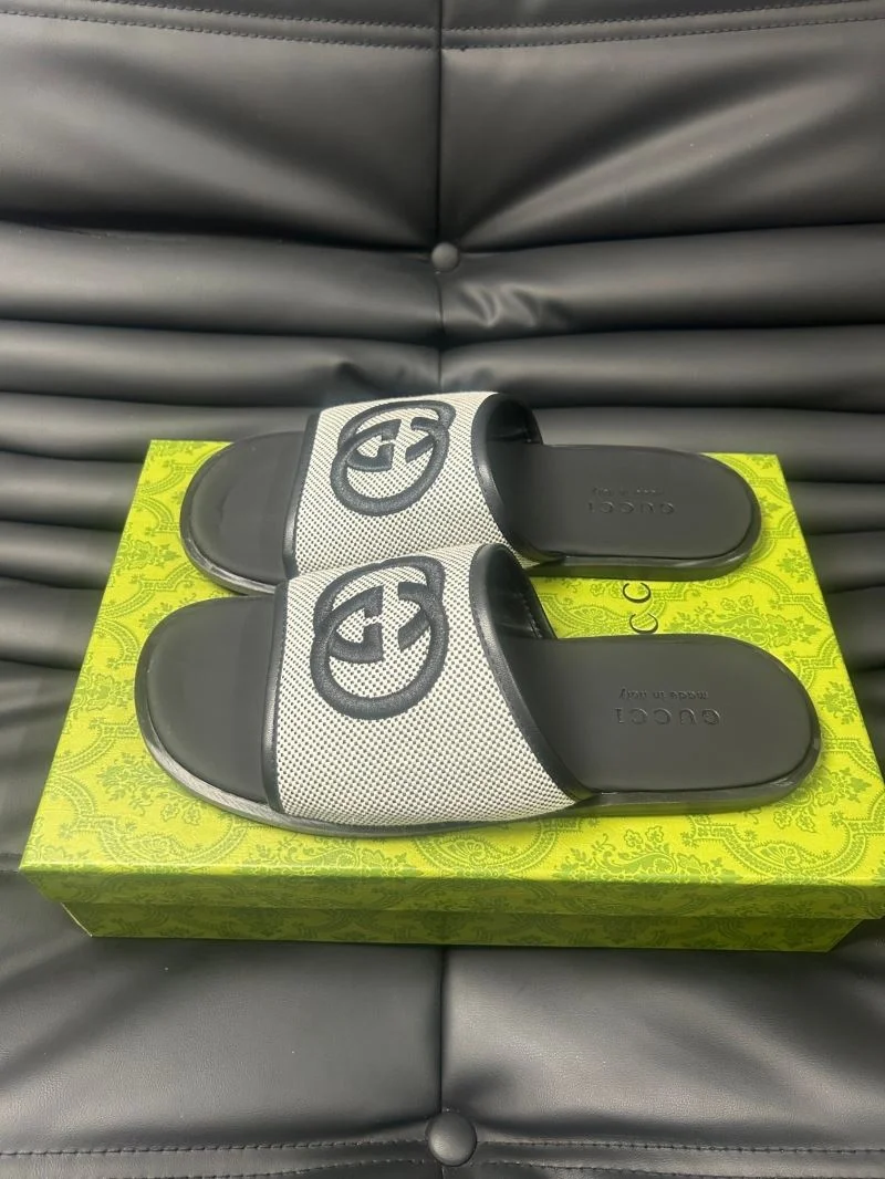 Gucci Slippers ZipUp 23989