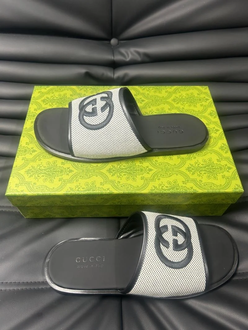 Gucci Slippers ZipUp 23989