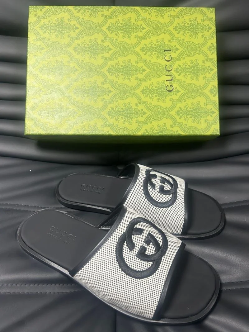 Gucci Slippers ZipUp 23989