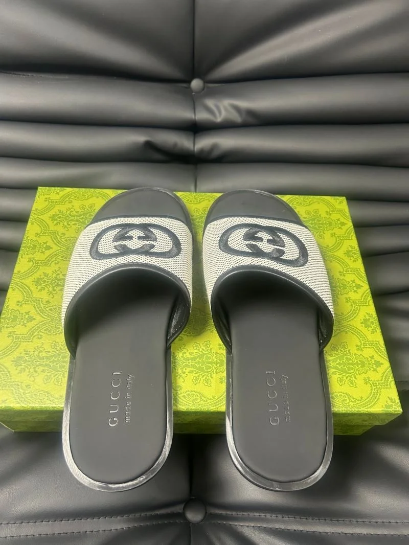 Gucci Slippers ZipUp 23989