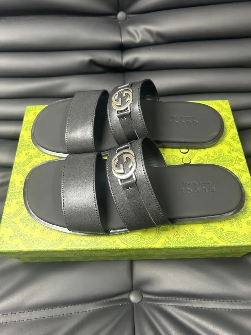 Gucci Slippers UrbanChic 23984