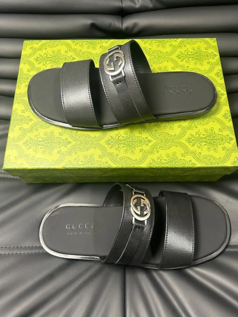 Gucci Slippers UrbanChic 23984