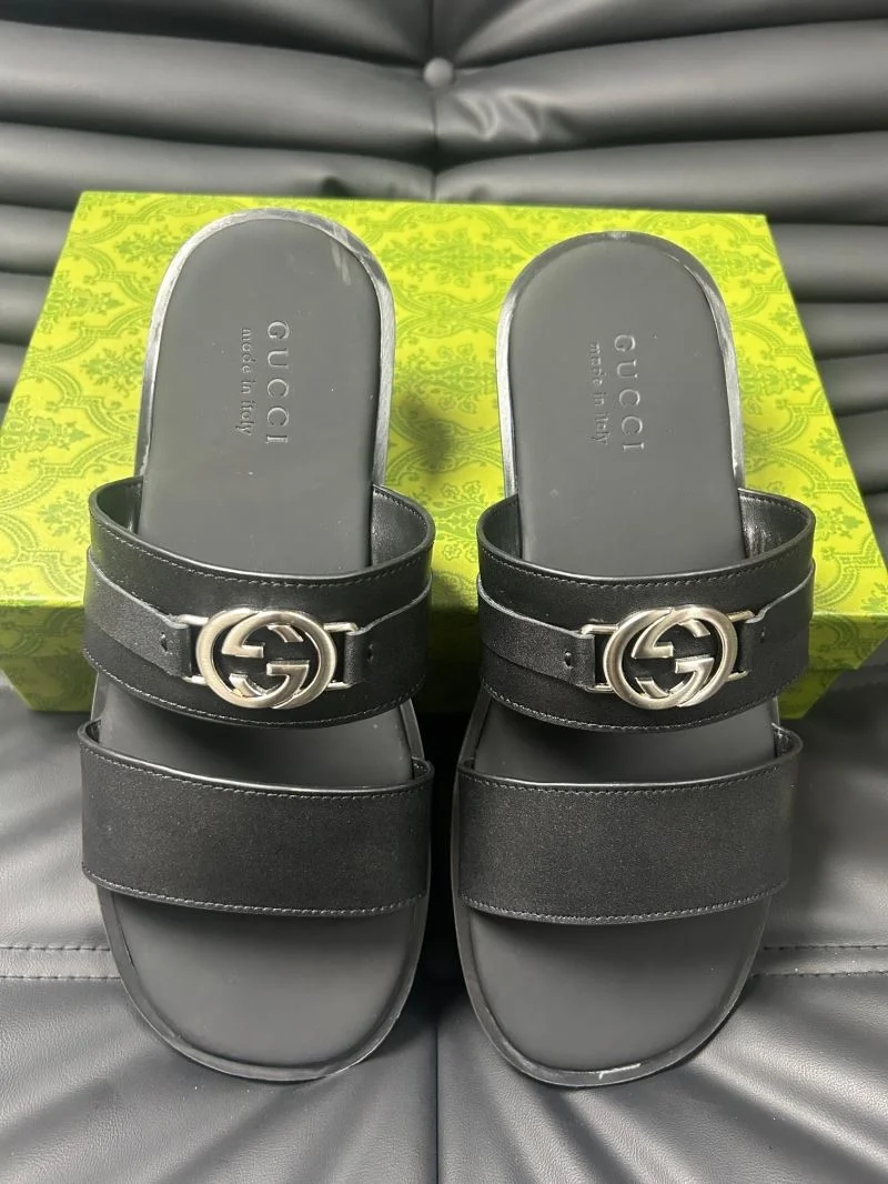 Gucci Slippers UrbanChic 23984