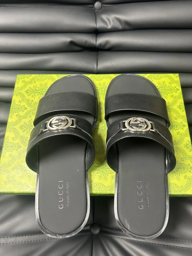 Gucci Slippers UrbanChic 23984