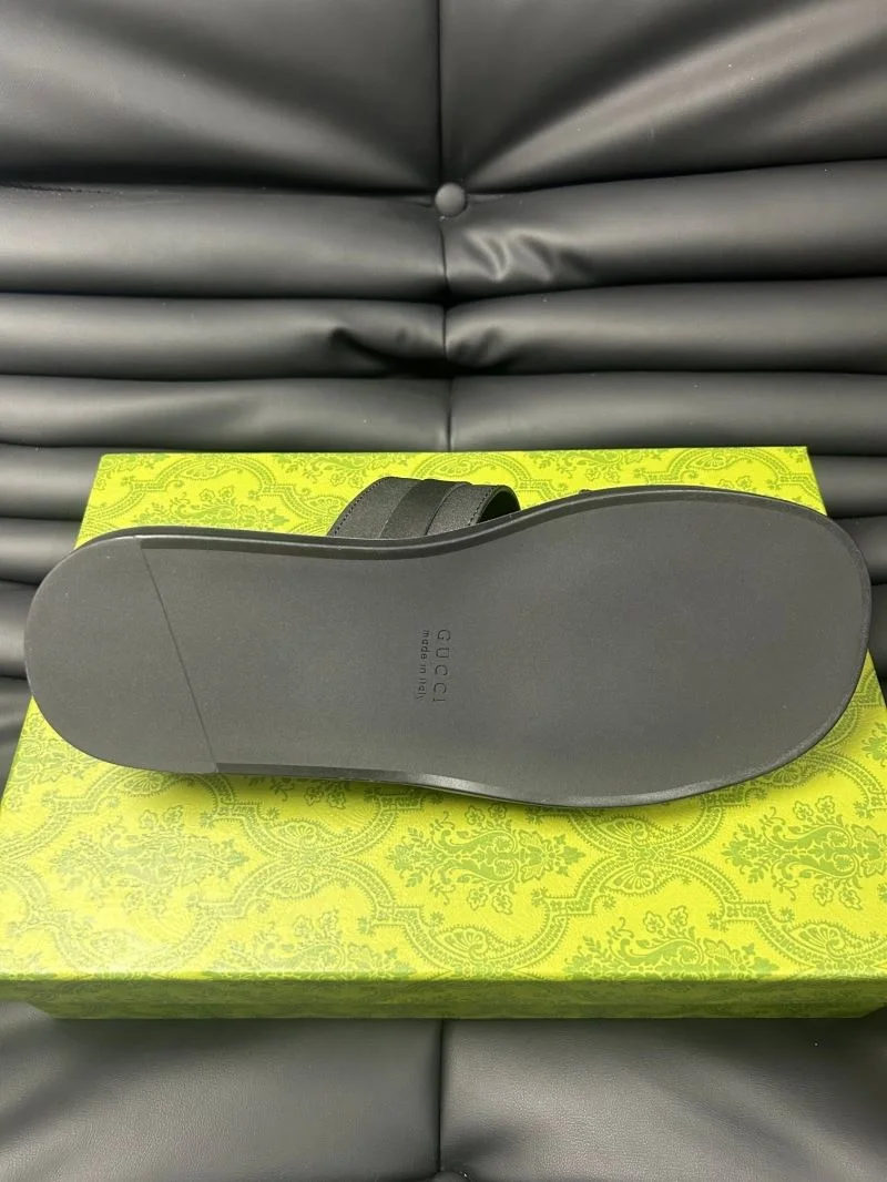 Gucci Slippers UrbanChic 23984