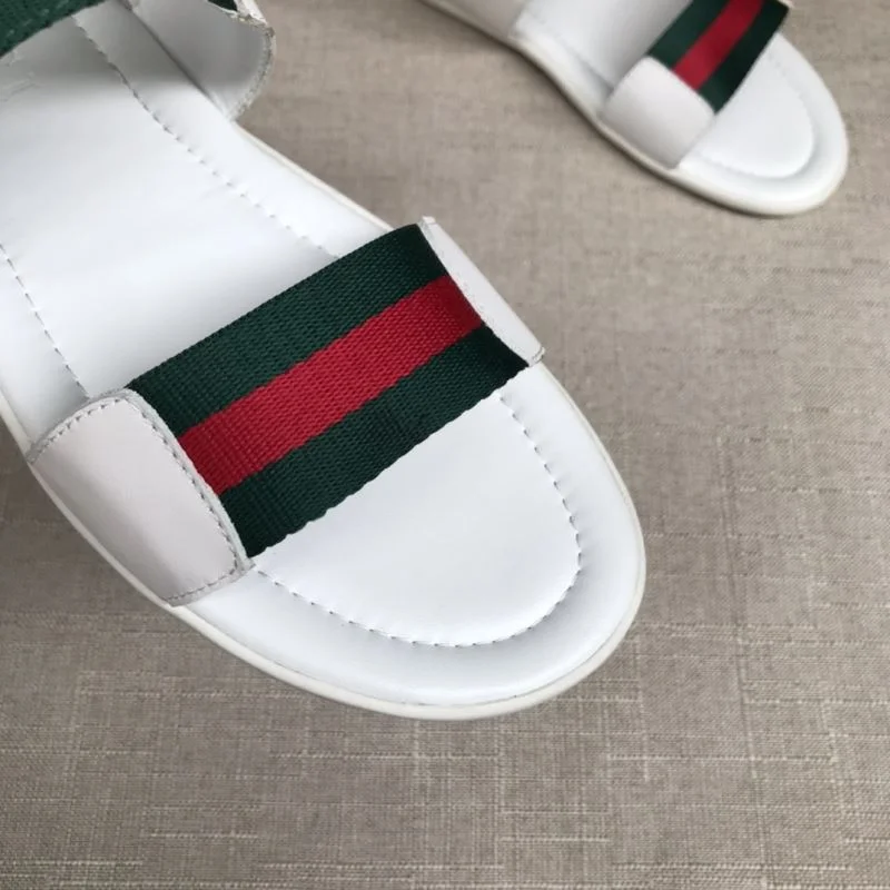 Gucci Slippers WellDesigned 23917