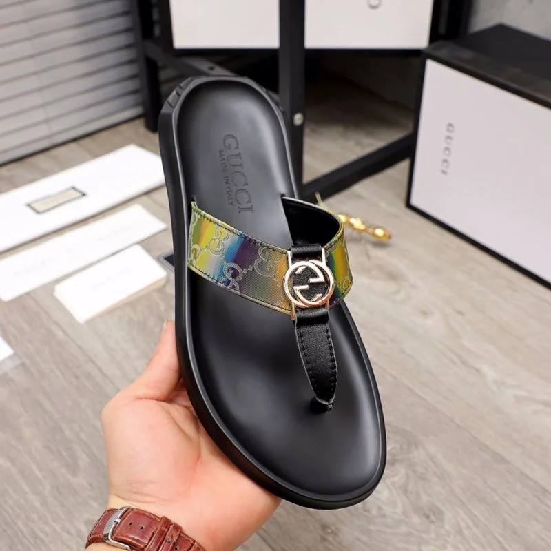 Versatile Gucci Slippers 23901