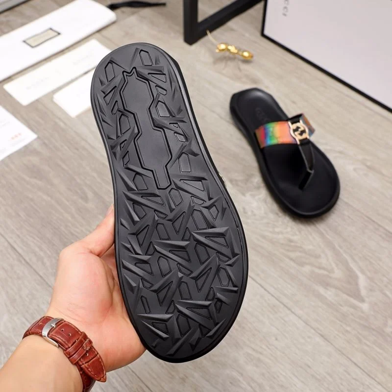 Versatile Gucci Slippers 23901