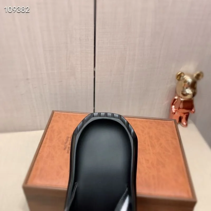 Gucci Slippers Seasonal 23885