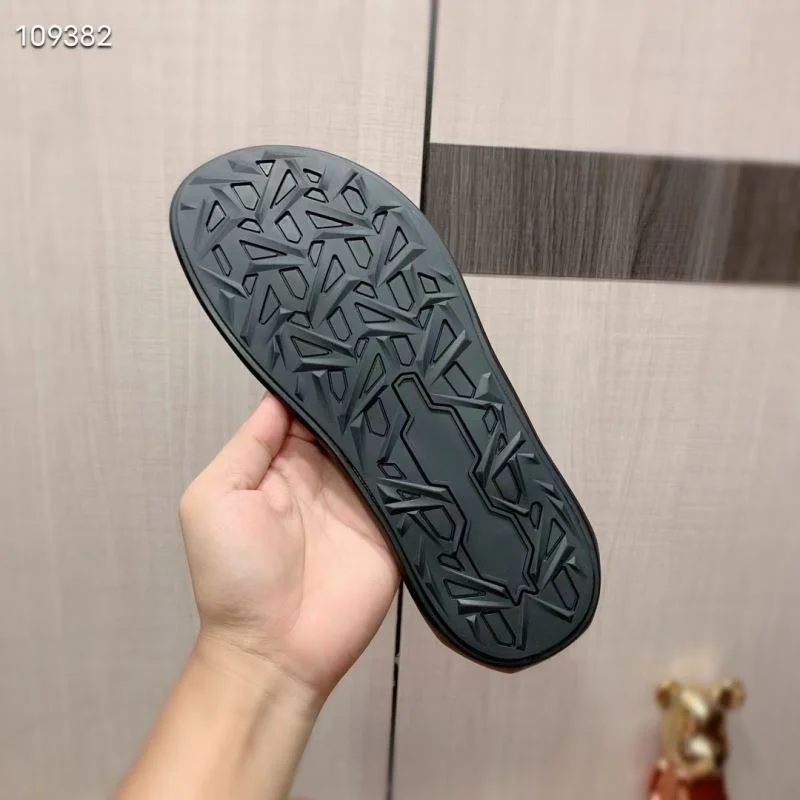 Gucci Slippers Attractive 23876