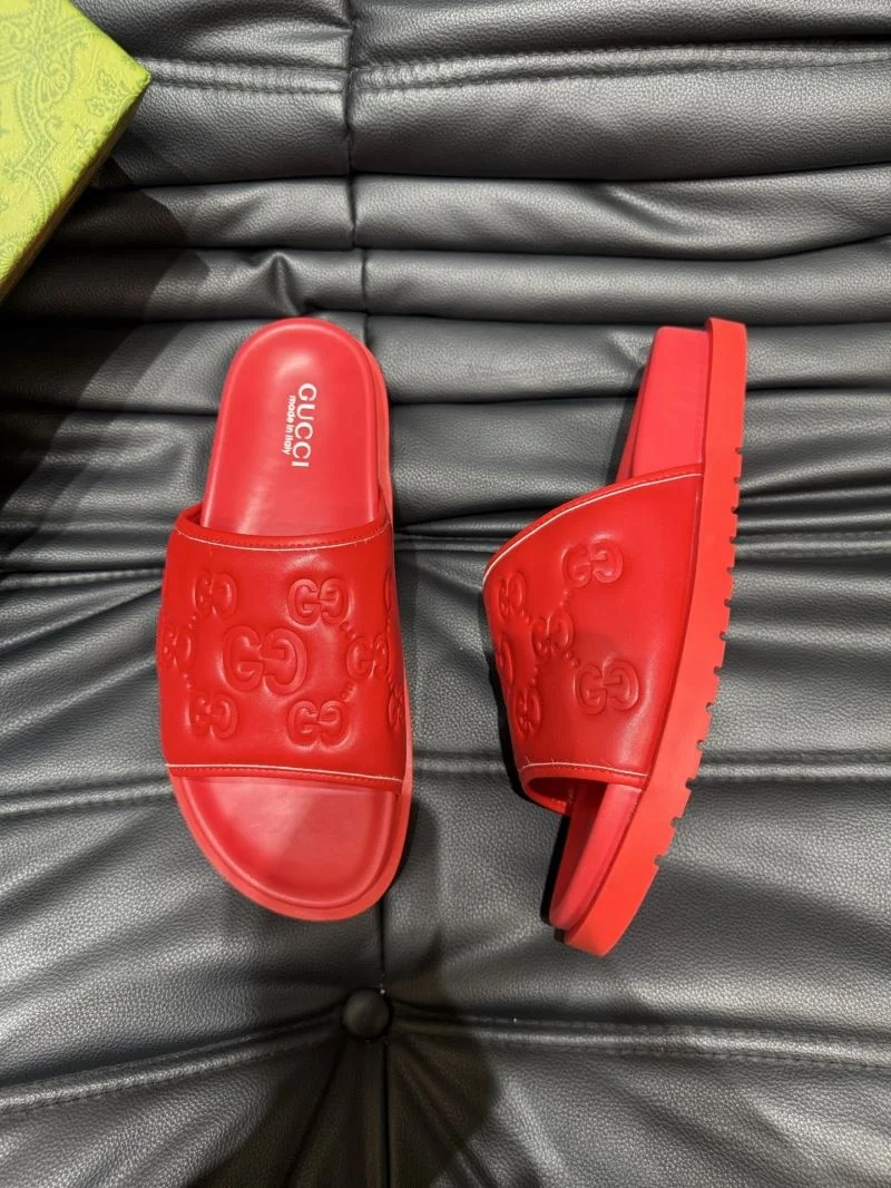 EyeCatching Gucci Slippers 23816