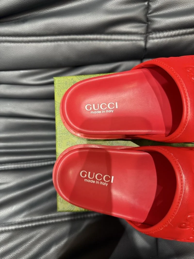 EyeCatching Gucci Slippers 23816