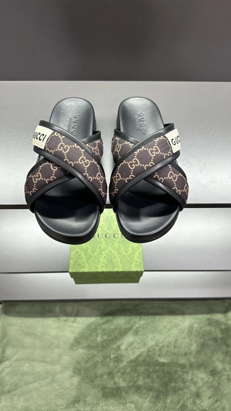 Vibrant Gucci Slippers 23824