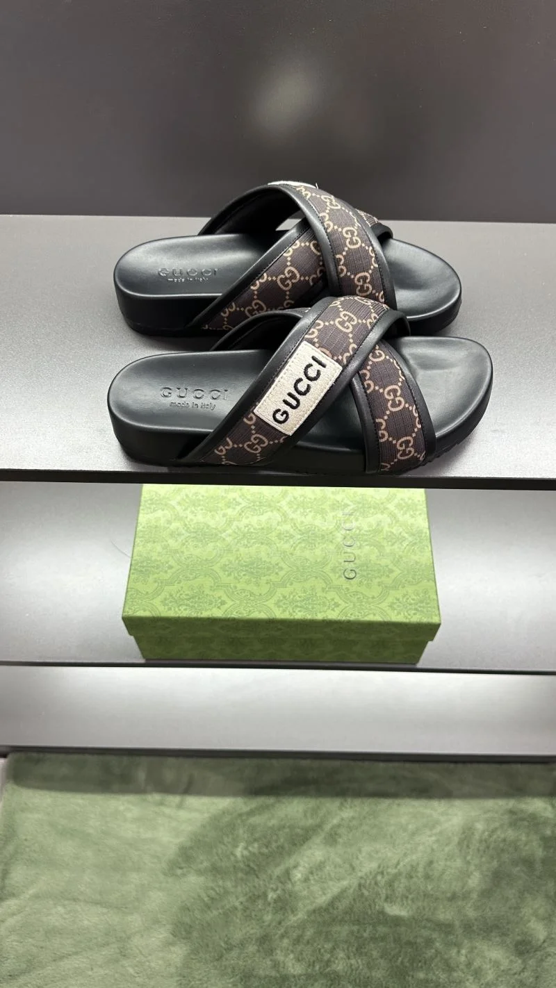 Vibrant Gucci Slippers 23824