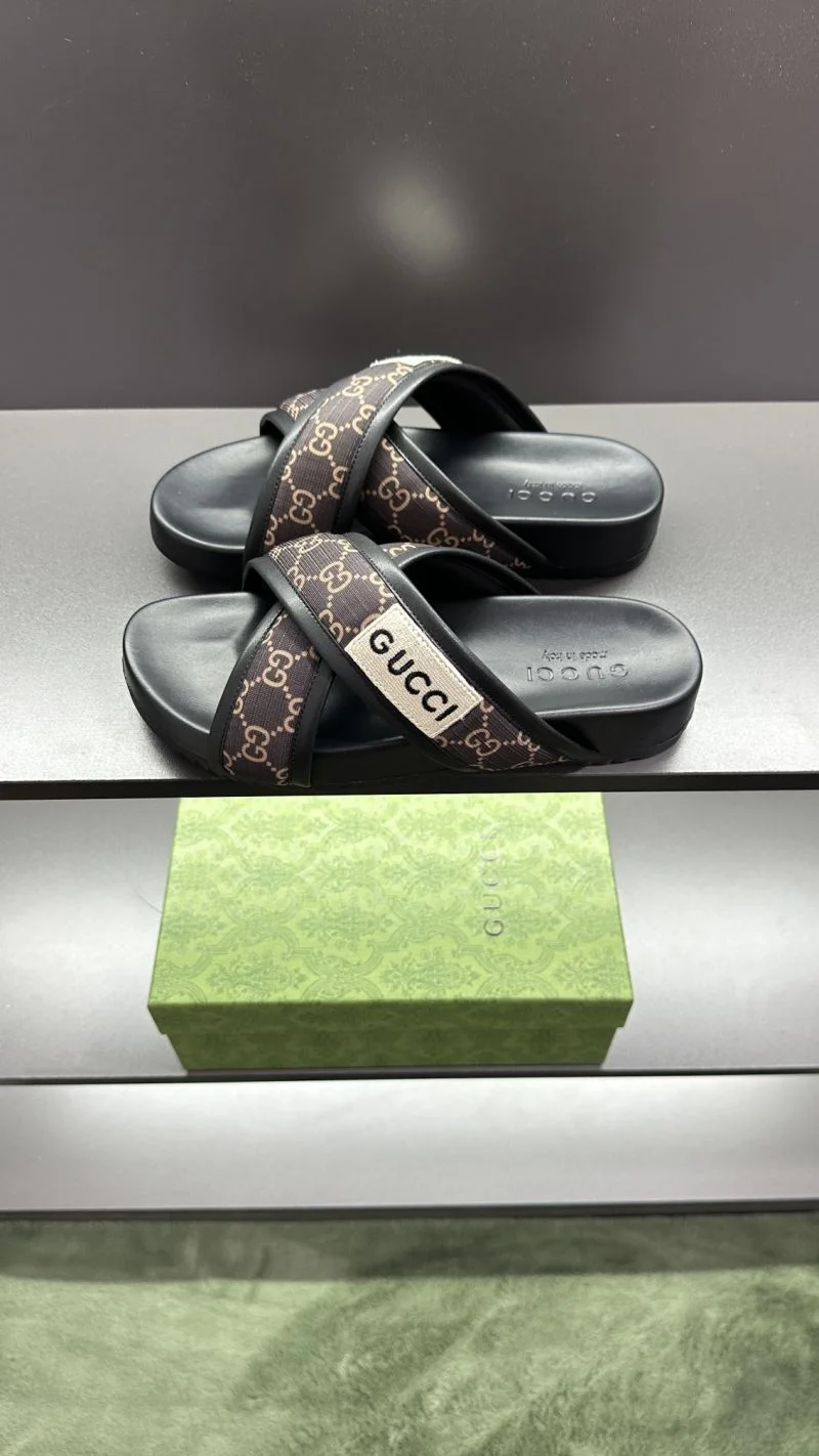 Vibrant Gucci Slippers 23824