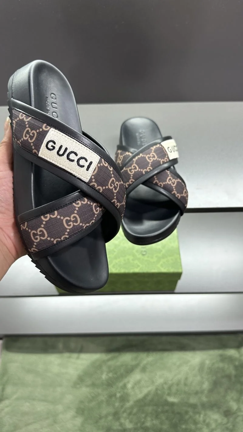 Vibrant Gucci Slippers 23824