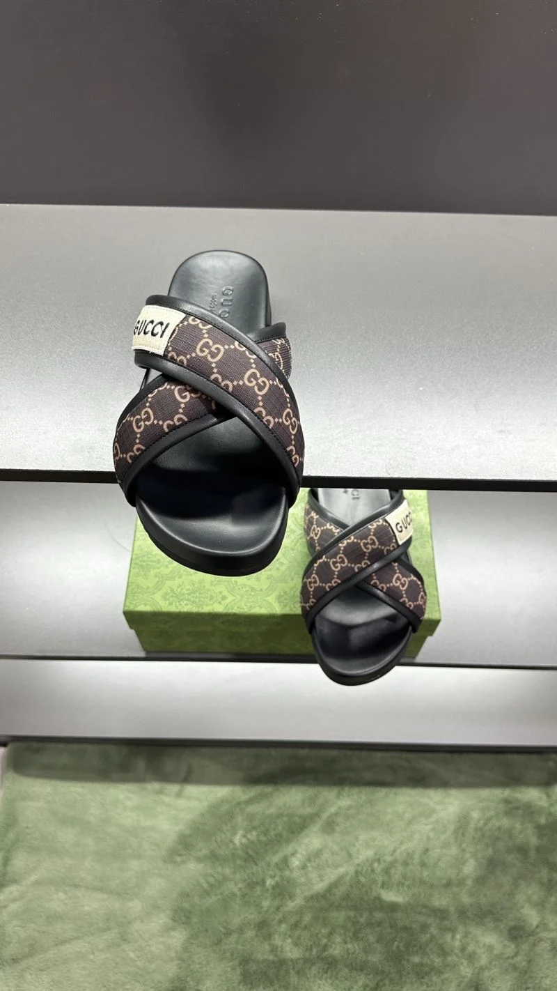 Vibrant Gucci Slippers 23824