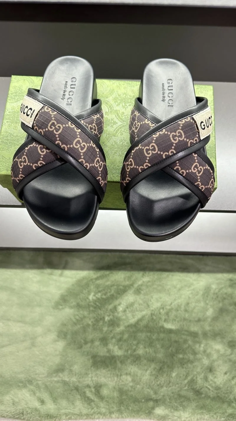 Vibrant Gucci Slippers 23824