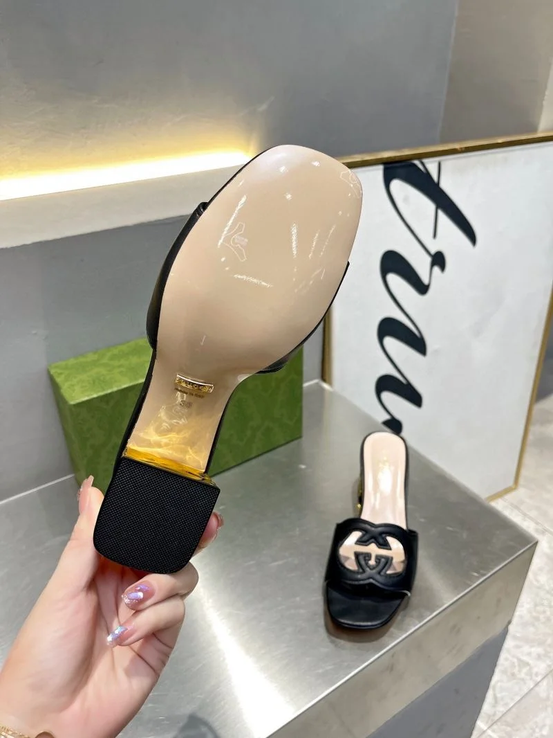 Effortless Gucci Slippers 25029