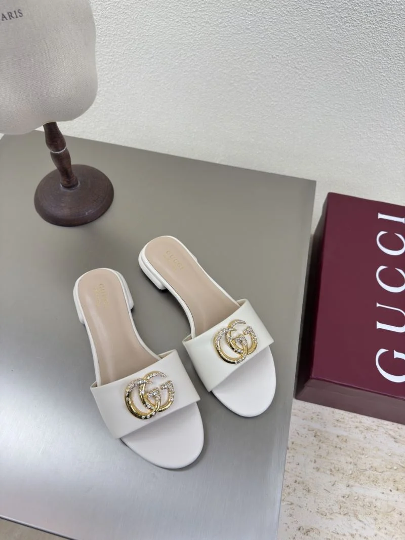 Elegant Gucci Slippers 24947