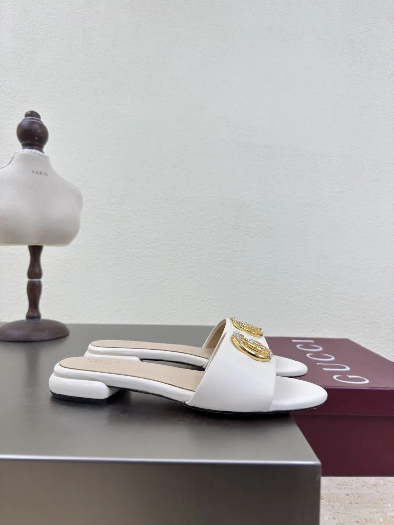 Elegant Gucci Slippers 24947