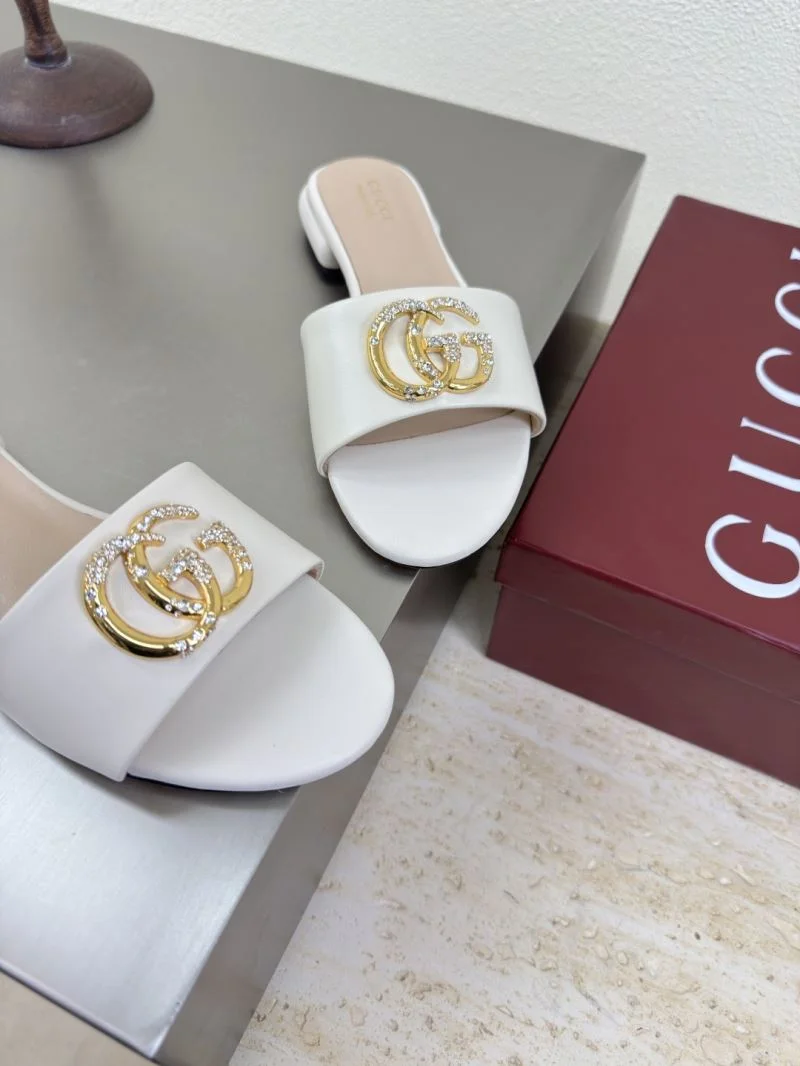 Elegant Gucci Slippers 24947