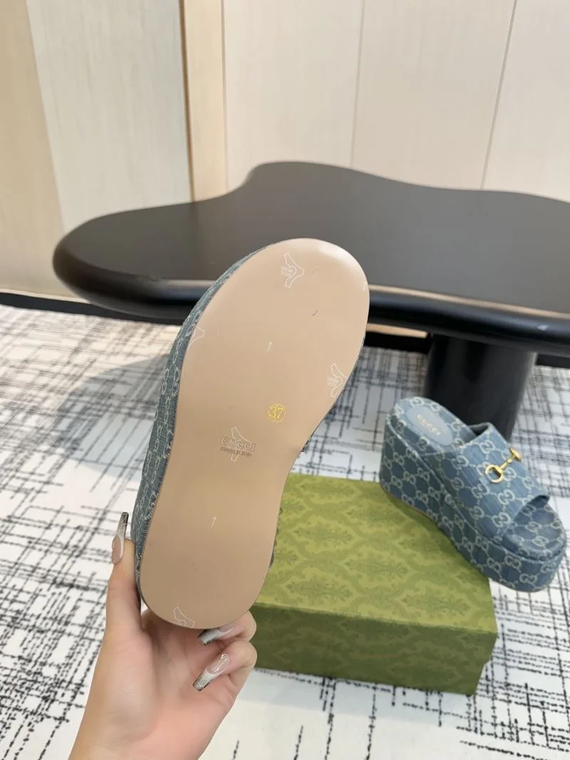 Effortless Gucci Slippers 24934