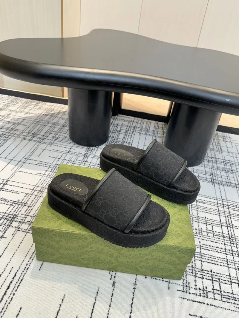 Gucci Slippers Timeless 24927