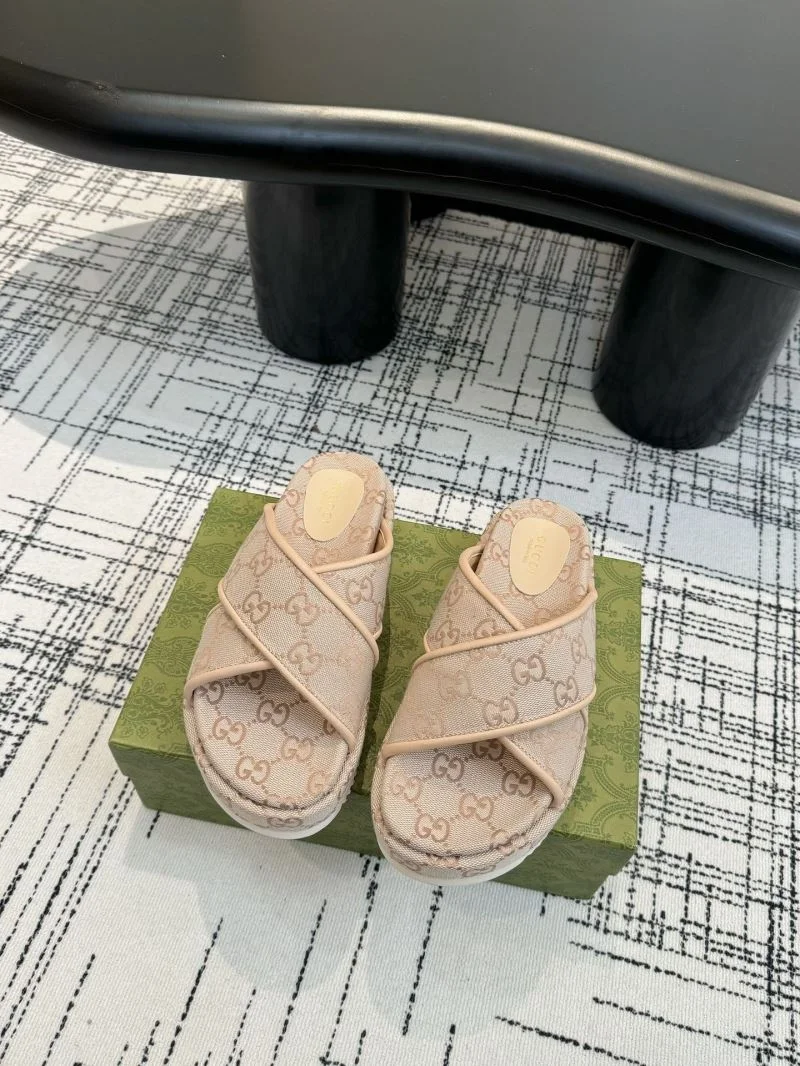 Sporty Gucci Slippers 24903