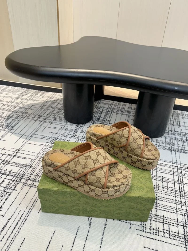 Gucci Slippers Minimalist 24896
