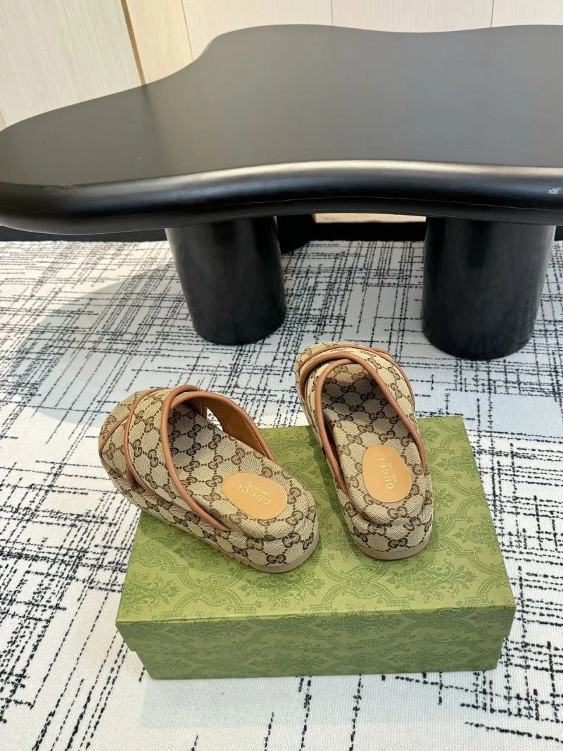 Gucci Slippers Minimalist 24896