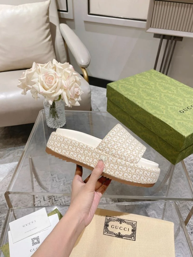 Gucci Slippers Elegant 24894