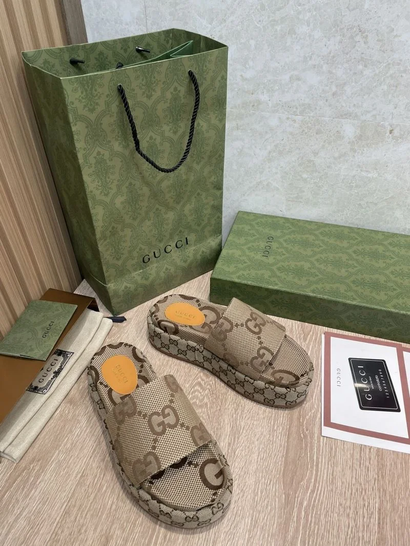 Gucci Slippers UrbanChic 24721
