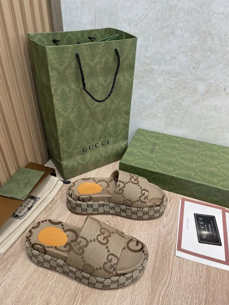Gucci Slippers UrbanChic 24721