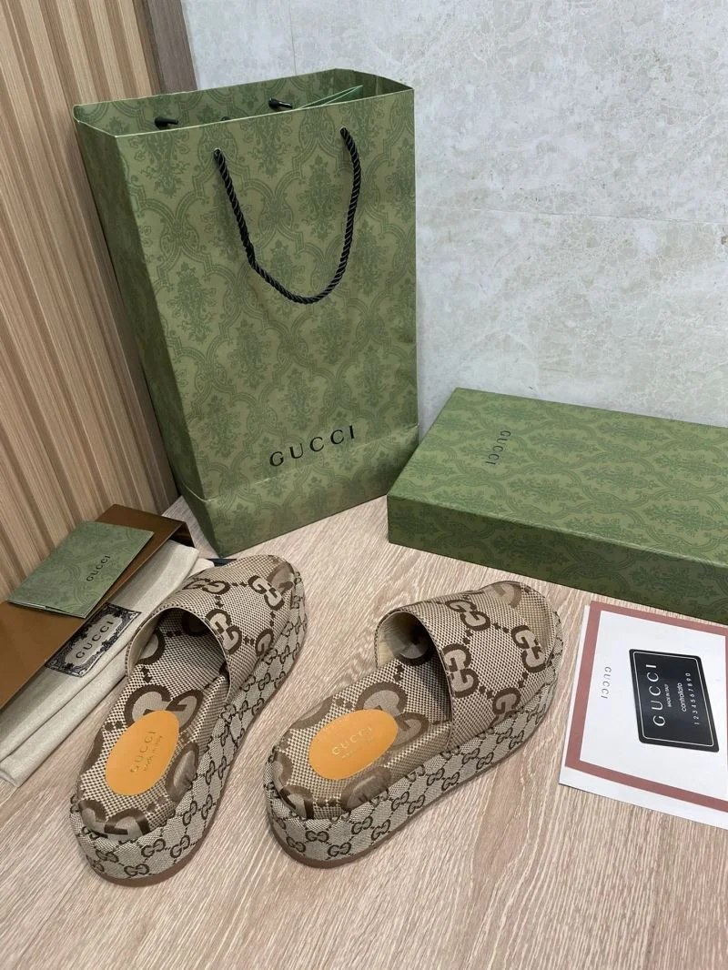 Gucci Slippers UrbanChic 24721